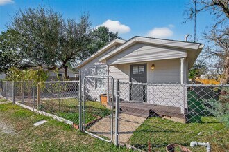 705 Center St in Richmond, TX - Building Photo - Building Photo