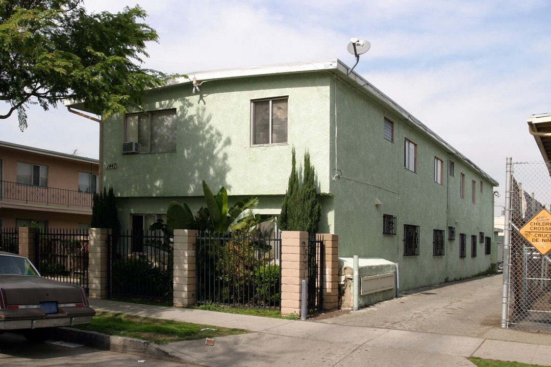 1447 E 17th St in Long Beach, CA - Building Photo