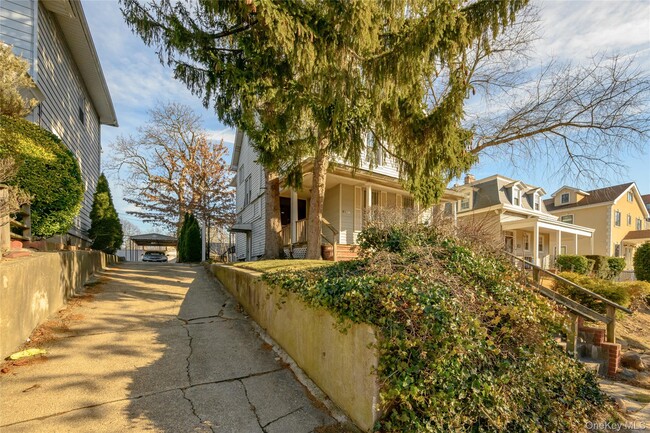 84-21-84120 120th St in New York, NY - Building Photo - Building Photo