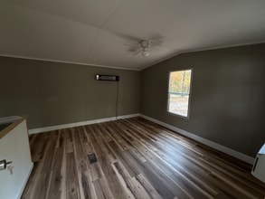 0 Acorn Village Ln in Waverly, TN - Foto de edificio - Building Photo