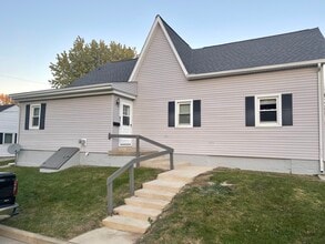 736 W Charles St, Unit 736 in Bucyrus, OH - Building Photo - Building Photo