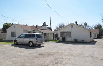 11100 Lower Azusa Rd in El Monte, CA - Building Photo - Building Photo