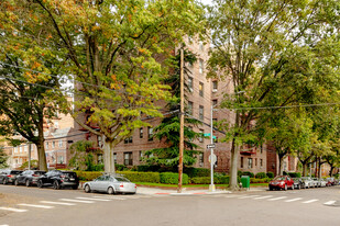 9609 67th Ave in Rego Park, NY - Building Photo