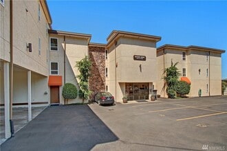 2625 13th Ave W, Unit 405 in Seattle, WA - Foto de edificio - Building Photo