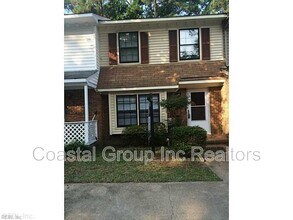 921 Wildwood Square Ct in Virginia Beach, VA - Foto de edificio - Building Photo