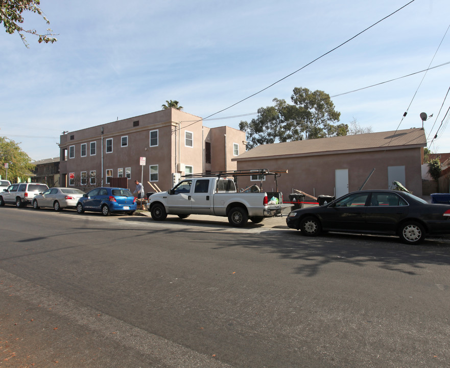 4554-4556 Kingswell Ave in Los Angeles, CA - Building Photo