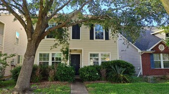 11734 Chanteloup Dr in Houston, TX - Building Photo