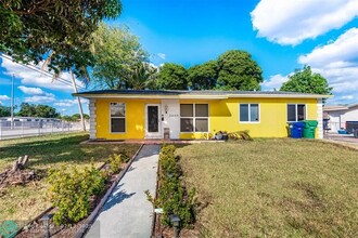 3645 NW 195th Terrace in Miami Gardens, FL - Building Photo - Building Photo