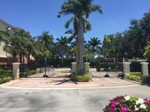 9825 Baywinds Blvd in West Palm Beach, FL - Building Photo
