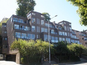 2111 Westlake Ave N in Seattle, WA - Building Photo - Building Photo