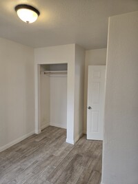 18 E 56th St, Unit A in Long Beach, CA - Building Photo - Building Photo