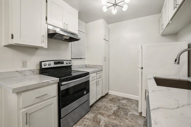 property at 3205 Golden Oaks Ln