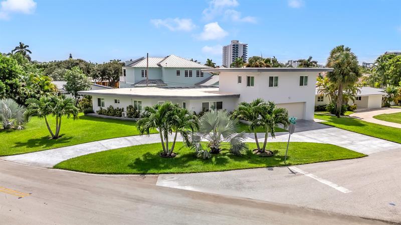 2812 NE 27th St in Lighthouse Point, FL - Building Photo