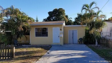 2126 Arthur St in Hollywood, FL - Building Photo - Building Photo
