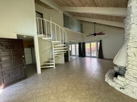 7439 Herschel Ave in San Diego, CA - Building Photo