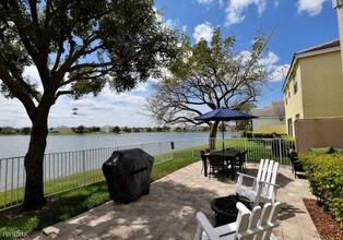 158 Berenger Walk in Royal Palm Beach, FL - Foto de edificio - Building Photo