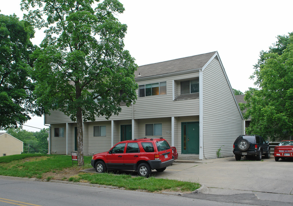 900-904 Emery Rd in Lawrence, KS - Building Photo