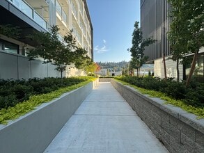 3075 Murray St in Port Moody, BC - Building Photo - Building Photo