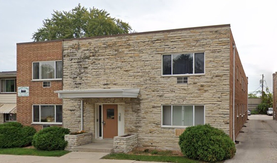 2224 S 96th St in West Allis, WI - Building Photo