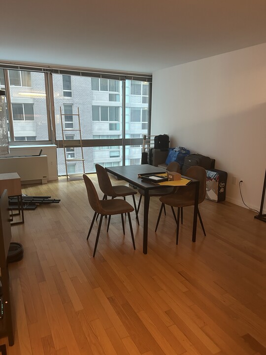 448 W 44th St, Unit 3 in New York, NY - Foto de edificio