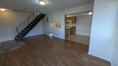 10S433 Echo Ln, Unit 2 in Willowbrook, IL - Foto de edificio - Building Photo