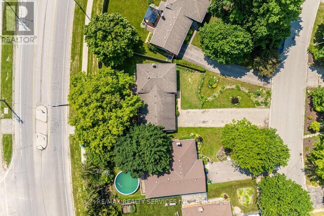 285 Thorncrest Dr in Waterloo, ON - Building Photo - Building Photo