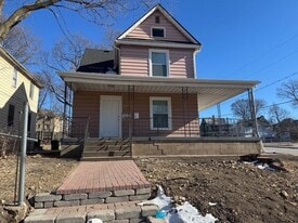 905 N Winnebago St in Rockford, IL - Building Photo