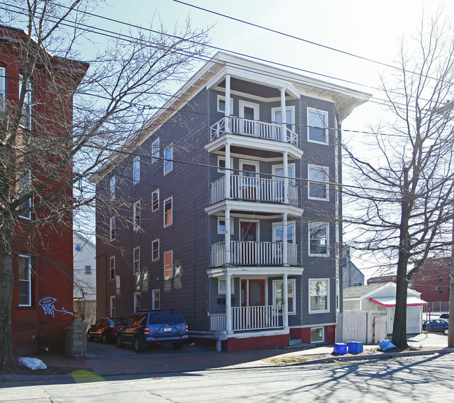 106 Cumberland Ave in Portland, ME - Foto de edificio - Building Photo