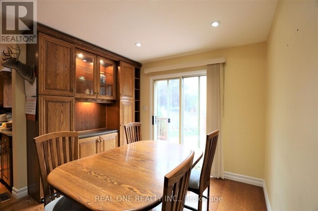 5650 Haddon Hall Rd in Mississauga, ON - Building Photo - Building Photo