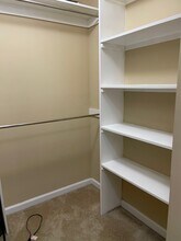 250 S Reynolds St, Unit 304 in Alexandria, VA - Building Photo - Building Photo