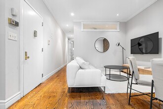 249 E 48th St in New York, NY - Building Photo - Building Photo