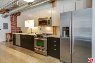 527 Molino St in Los Angeles, CA - Building Photo - Building Photo