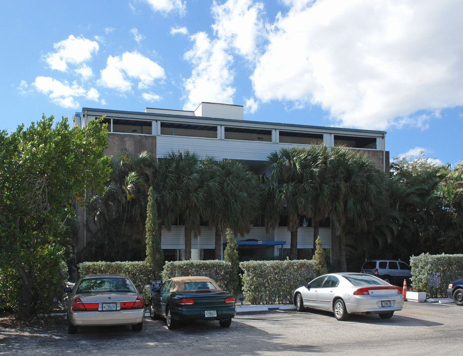 Villa Fontana in Pompano Beach, FL - Building Photo