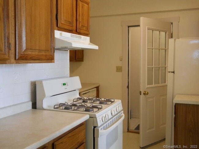 17 Lake Ave in Danbury, CT - Building Photo - Building Photo