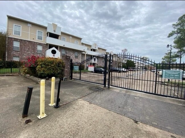 property at 6666 Harbor Town Dr