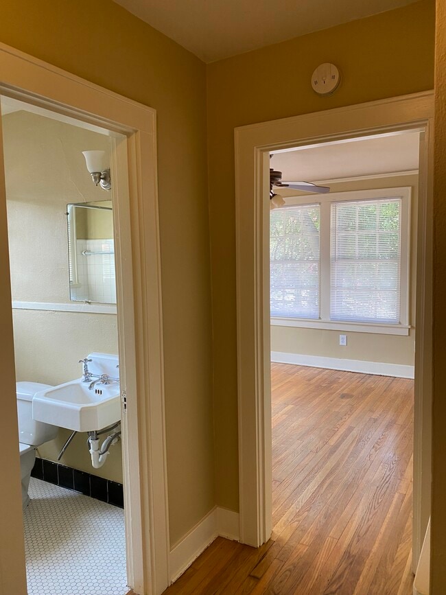 607 E 6th St, Unit B in Little Rock, AR - Foto de edificio - Building Photo