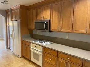 313 Quails Pass Way in Simi Valley, CA - Building Photo - Building Photo
