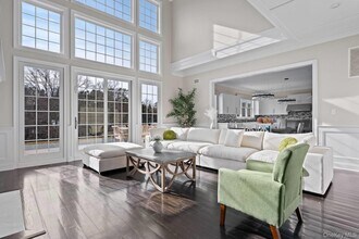 490 Montauk Hwy in Southampton, NY - Building Photo - Building Photo