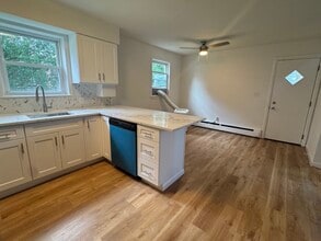18 Breglia St, Unit 2 in Yonkers, NY - Building Photo - Building Photo