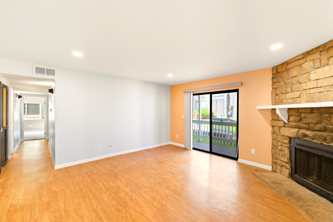 18001 E Kentucky Ave in Aurora, CO - Building Photo