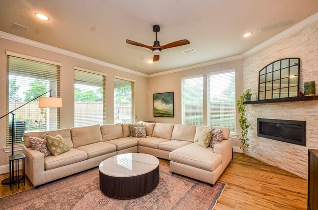 property at 3407 Mapleshire Dr