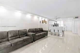 2600 NW 49th Ave in Lauderdale Lakes, FL - Building Photo - Building Photo