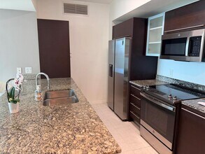 951 Brickell Ave, Unit 3611 in Miami, FL - Building Photo - Building Photo