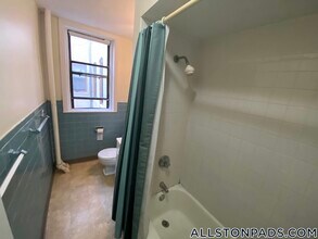 1135 Commonwealth Ave, Unit 4 in Boston, MA - Building Photo - Building Photo
