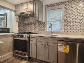 150 Centre St in Quincy, MA - Building Photo - Building Photo