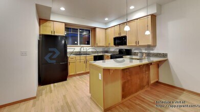 12047 33rd Ave NE in Seattle, WA - Foto de edificio - Building Photo