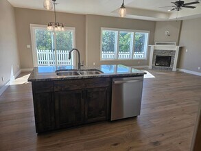 2181 SE Wyndham Way in Grants Pass, OR - Building Photo - Building Photo