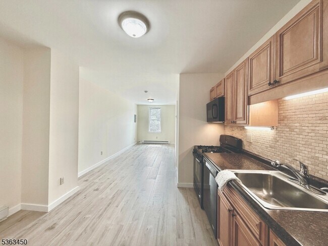 39 Glenridge Ave in Montclair, NJ - Building Photo - Building Photo