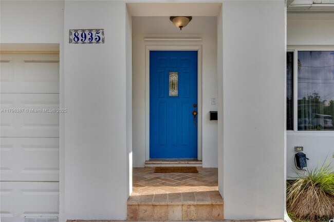 8935 Hawthorne Ave in Surfside, FL - Building Photo - Building Photo