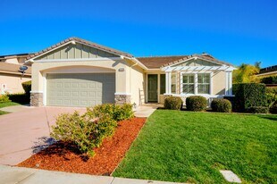 5156 Cerulean Way in Oceanside, CA - Building Photo